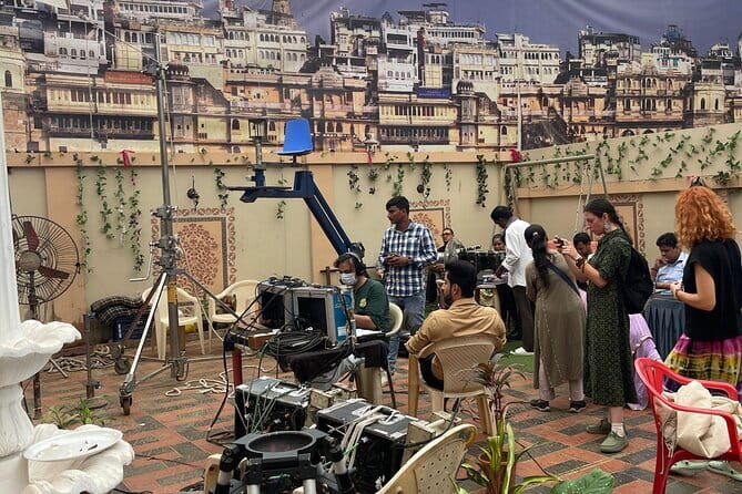 Bollywood Sightseeing and Celebrity Homes Tour by Private Car - Three hours inside SJ Studio