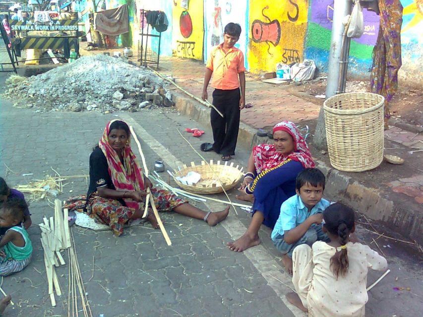 Bollywood tour with Slum Tour & Dance show - Homes, faith, and community in a tight space