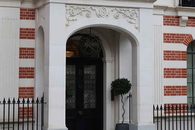 Bridgerton Tour in London - Savile Row and the business of looking the part