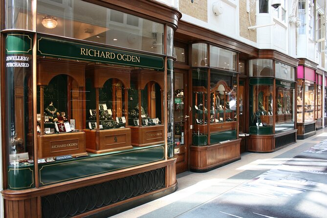 Bridgerton Tour in London - Hatchards and the bookish side of Penelope and Eloise