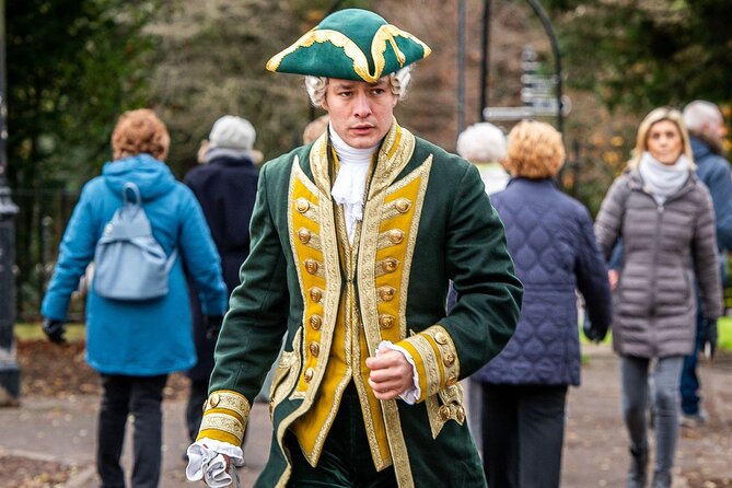 Bridgerton Walking Tour of Filming Locations & Storylines - Bath - Great Pulteney Street, Queen Square, and carriage scenes