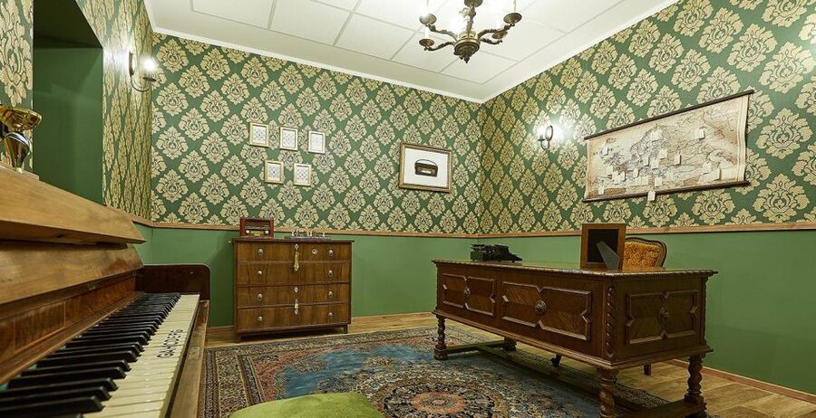 Budapest: Escape Room game, Sherlock Case - Why the Private Group Matters