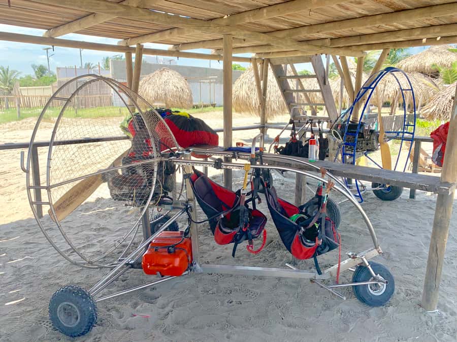 Cartagena: Paratriking Flight from the Beach - The pilot, safety, and weather call