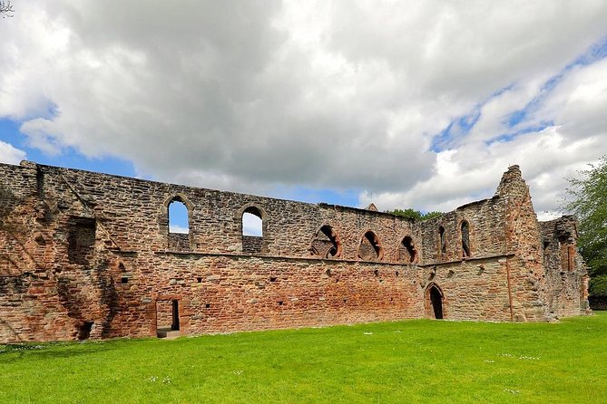 Cawdor Castle, Inverness, Culloden, Outlander and Loch Ness Tour - Robertson’s farm shop brings you close to Highland cows