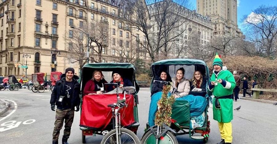 Central Park Movie Locations & Celebrity Homes Tour - Guides, seasonal atmosphere, and the human touch