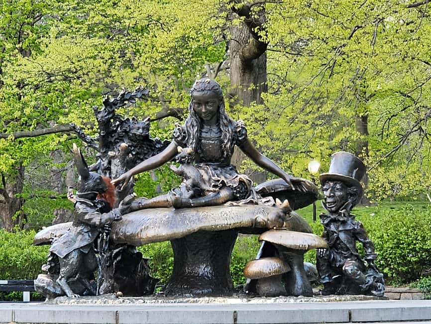 Central Park, NY: Nature, Architecture and Movie Scenes Tour - The sandstone arch from Home Alone 2