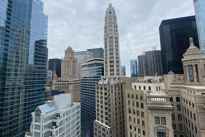 Chicago Gangsters and Movies Tour - Stop 4: The Rookery Building and downtown architecture