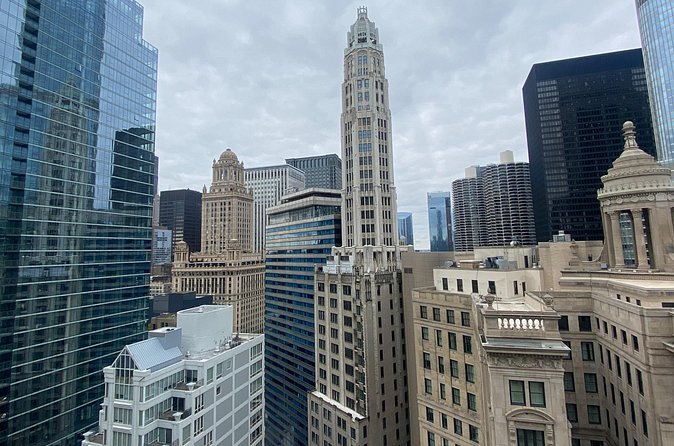 Chicago Gangsters and Movies Tour - Stop 6: The Chicago Theatre and Capone connections