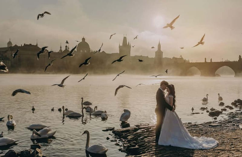 Cinematic Photoshoot Experience in Prague - Charles Bridge: the romantic opening scene