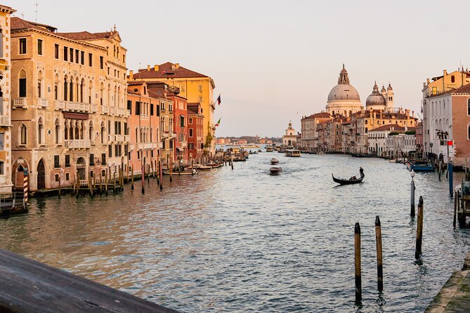 Cinematic Photoshoot in Venice: Capture Venice Hidden Gems - Doge’s Palace and the Bridge of Sighs