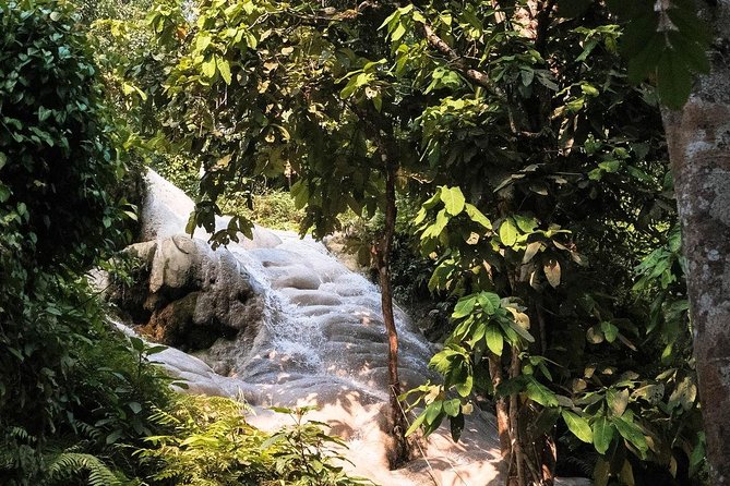 Climb Sticky Waterfall Like a Spiderman - The ride from Chiang Mai into the hills