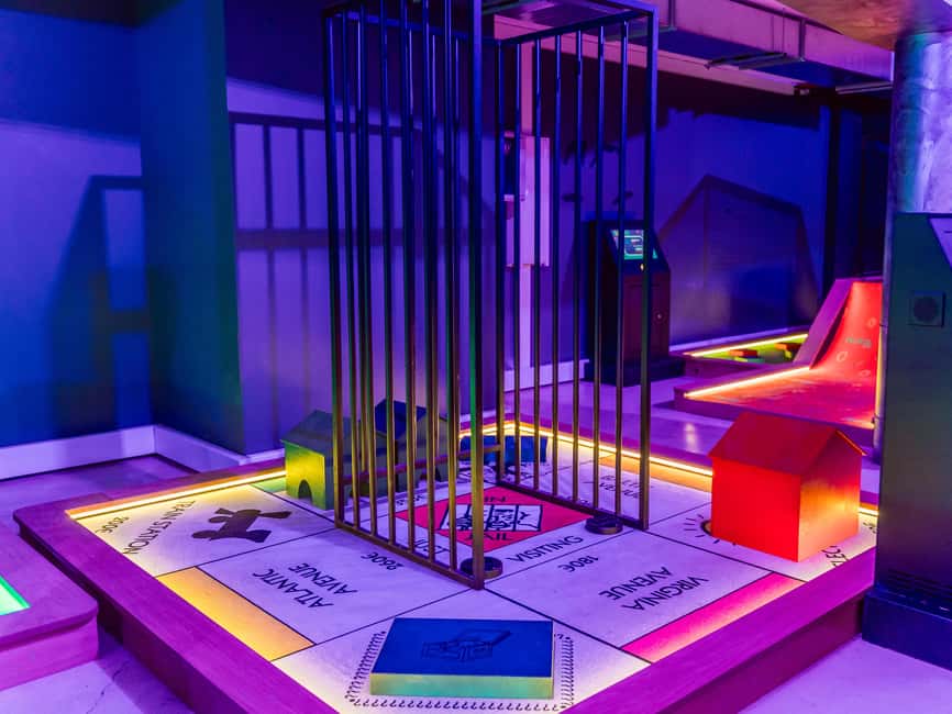 Cologne: Adventure Minigolf – Interactive tour through movie sets! - Who should book Adventure Minigolf?