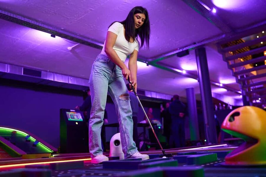 Cologne: Adventure Minigolf – Interactive tour through movie sets! - A film-themed start in central Cologne
