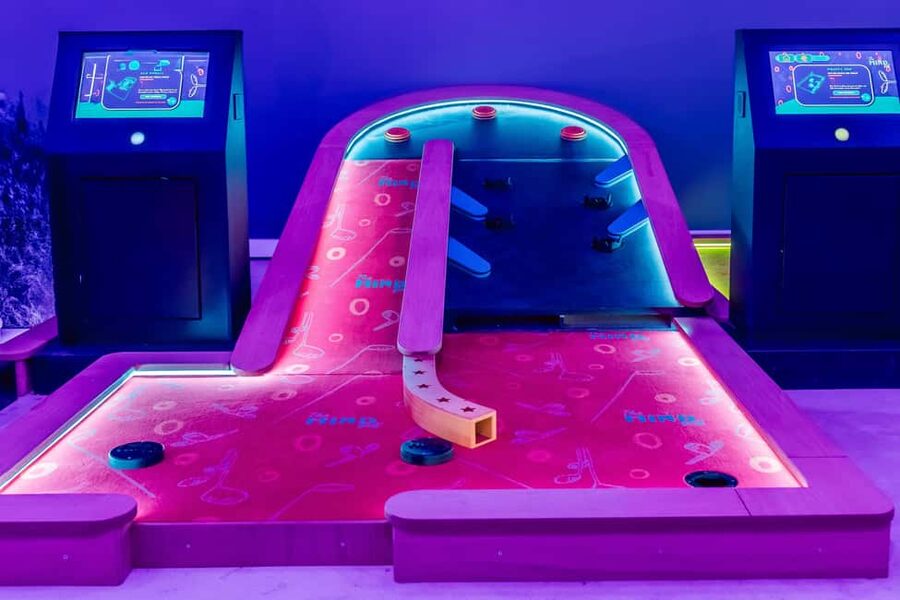 Cologne: Adventure Minigolf – Interactive tour through movie sets! - Why families may enjoy the format
