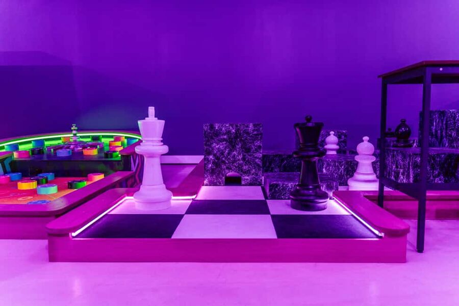 Cologne: Adventure Minigolf – Interactive tour through movie sets! - The space and the Saturday evening issue