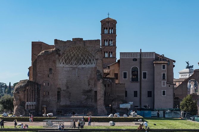 Colosseum with Gladiator Arena Floor, Forum & Palatine Hill Tour - One hour in the Roman Forum