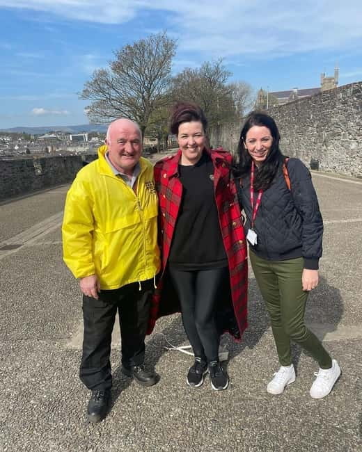 Derry: Guided Derry Girls TV Show Public Tour - Ferry Clever and the playful Derry Girls merchandise stop