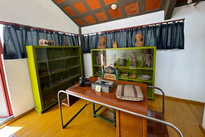 Diego Rivera Frida Kahlo Studio House Tour - Why this San Ángel house matters