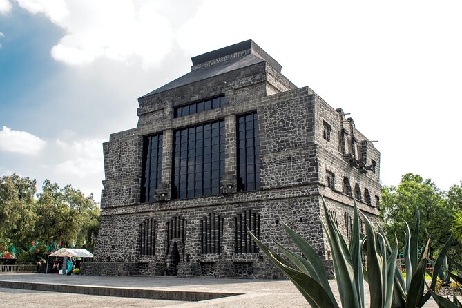 Diego Rivera Studio & UNAM Murals Tour with Admission Tickets - The guides make the biggest difference