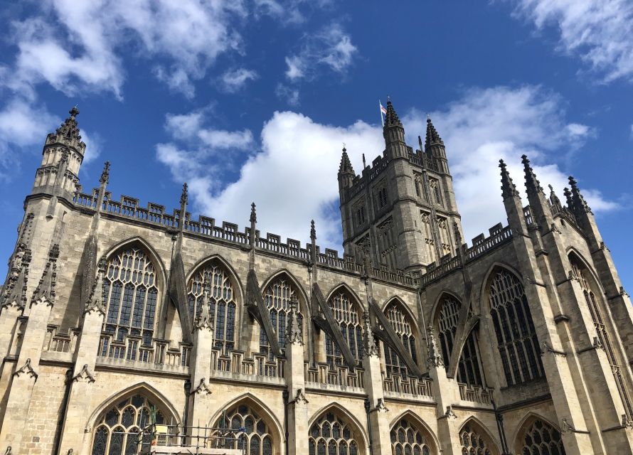 Discover Bath and Bridgerton with Music - Pulteney Bridge and the water