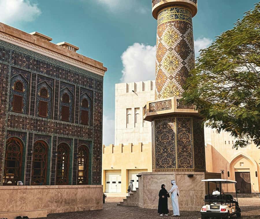 Doha: Hidden Alleys, Modern Marvels and Museums Guided Tour - Taking a pause along the Corniche
