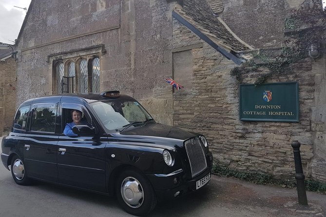 Downton Abbey and Castle Taxi Tour from London with Hotel Pickup - Entering Highclere Castle as Downton Abbey fans
