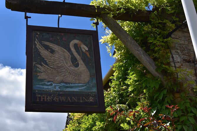 Downton Abbey Day in the Cotswolds from Oxford Private Tour - Lunch at The Swan Inn