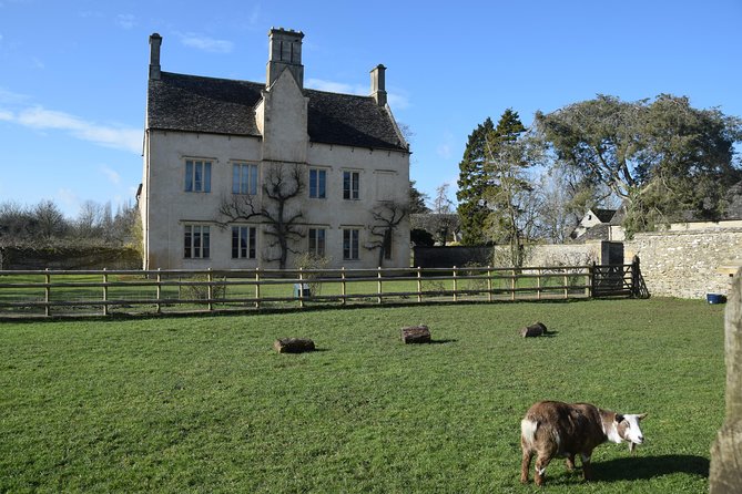 Downton Abbey Town and Country Tour from London by Private Black Taxi - A Long Ride to Cogges Manor Farm
