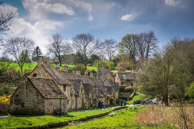 Downton Abbey Village, Blenheim Palace and Cotswolds Day Trip from London - Guides, group size, and the pace