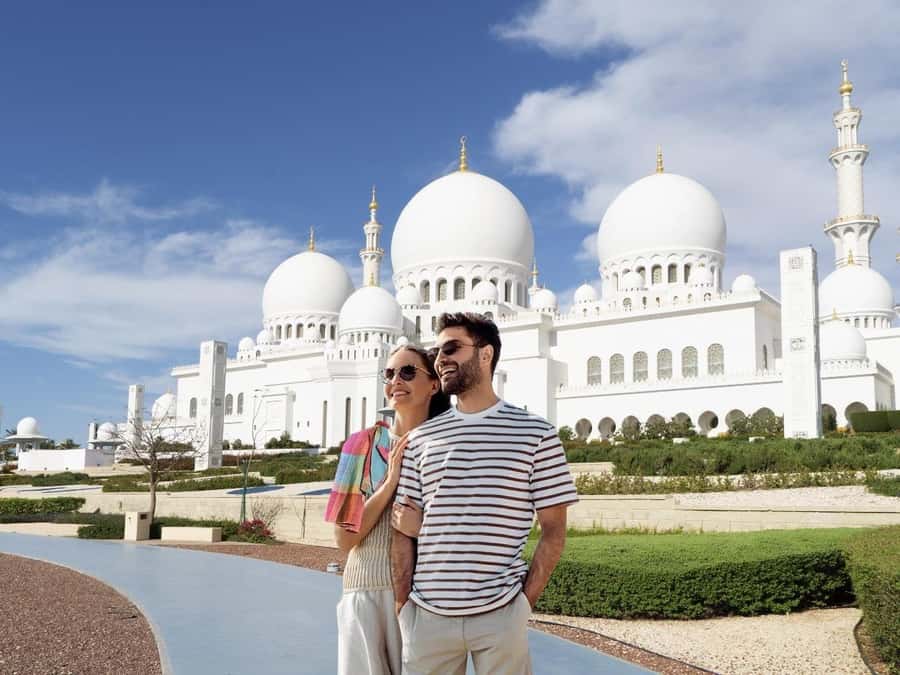 Dubai: Sheikh Zayed Mosque & Warner Bros w/ Transfer - The drive from Dubai to Abu Dhabi