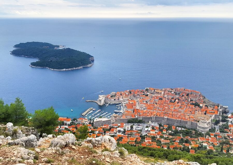 Dubrovnik: Game of Thrones Walking, Car and Boat Tour - Visiting the abandoned hotel Belvedere