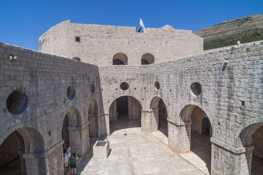 Dubrovnik: Game of Thrones Walking, Car and Boat Tour - Starting near Pile Gate and entering Kings Landing