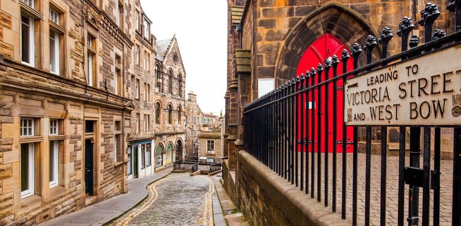 Edinburgh: Guided Harry Potter Tour in French - Cafés, writing time, and the city behind the author