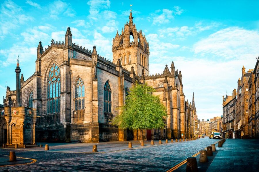 Edinburgh: Guided Harry Potter Tour in French - A French tour for fans, families, and curious visitors