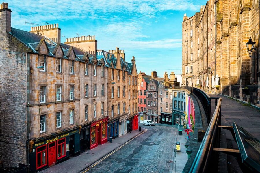Edinburgh: Guided Harry Potter Tour in French - Starting outside the City Chambers on the Royal Mile