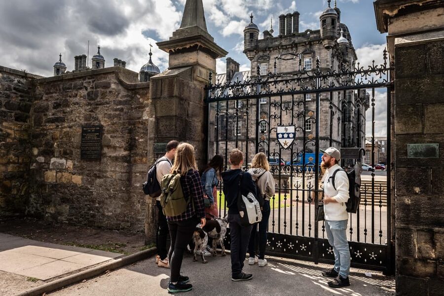 Edinburgh: Harry Potter Guided Tour With A Whisky Tasting - Victoria Street, the closest thing to Diagon Alley