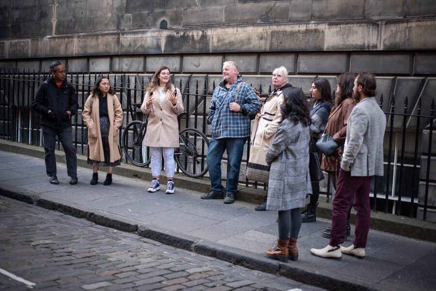 Edinburgh: Harry Potter Tour & Amazing Illusions Experience - Edinburgh Castle views and Victoria Street