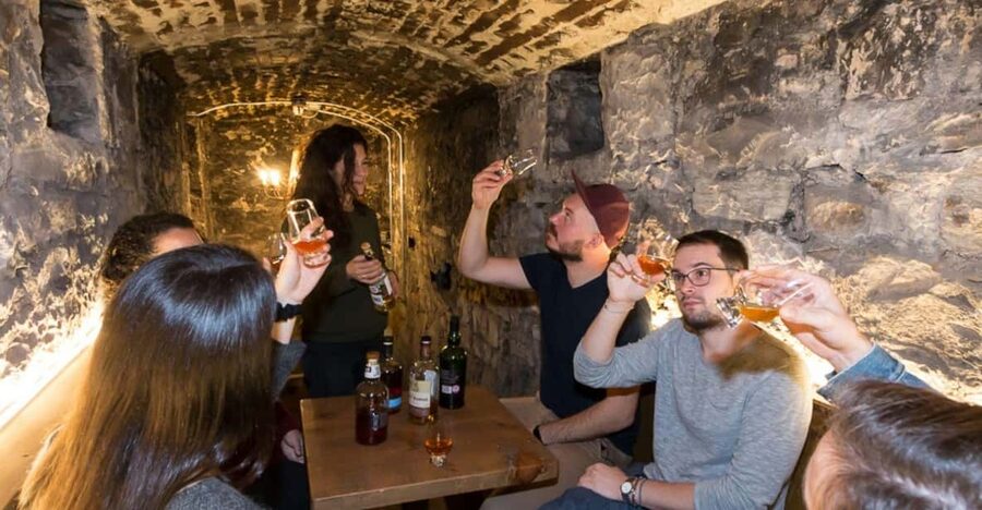Edinburgh: Harry Potter Walking Tour and Beer Tasting - Waverley Station and Edinburgh’s changing city