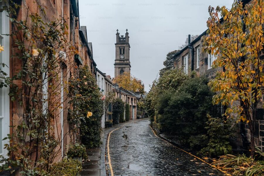 Edinburgh: Harry Potter Walking Tour with Dungeon Entry - Old Town streets and Greyfriars Kirkyard