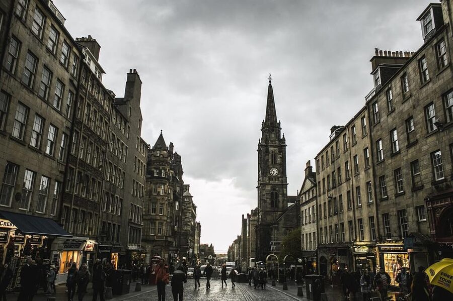 Edinburgh: Harry Potter Walking Tour with Dungeon Entry - Victoria Street and the Diagon Alley connection