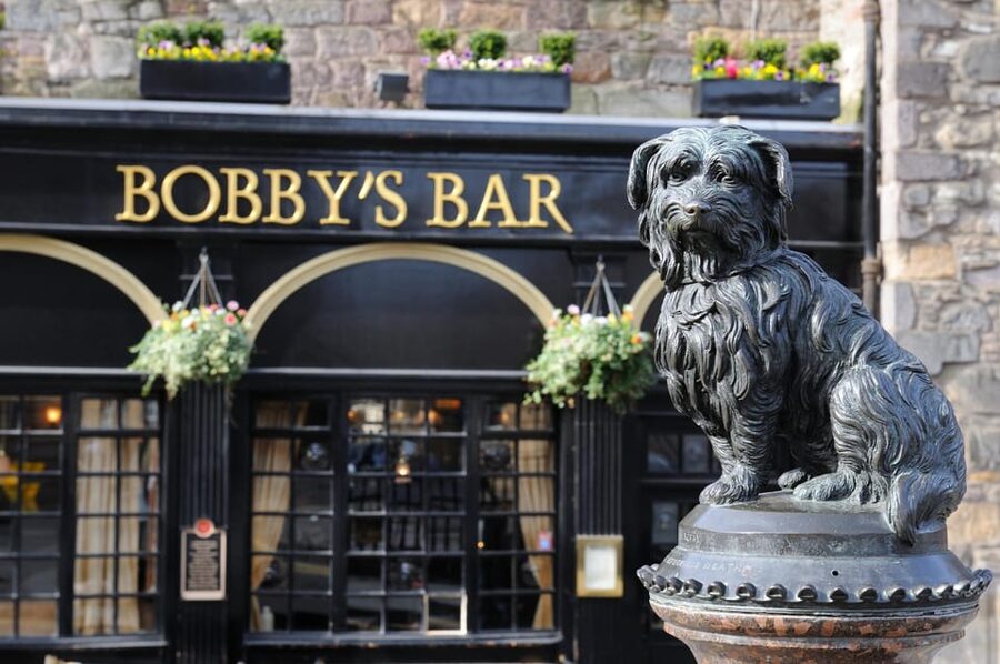 Edinburgh - Magical Harry Potter Highlights & Wizards Tour - Starting at The Balmoral and entering Old Town