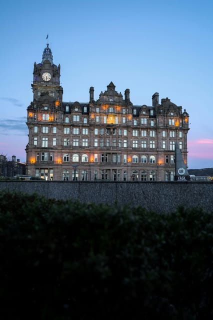 Edinburgh - Magical Harry Potter Highlights & Wizards Tour - Greyfriars Bobby and the stories behind the statue