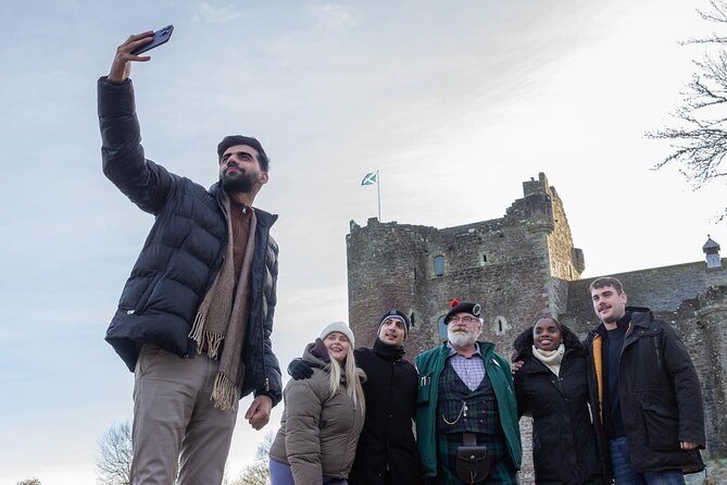 Edinburgh: Private Outlander, Palaces & Jacobite Experience - Midhope Castle: a short stop for serious fans