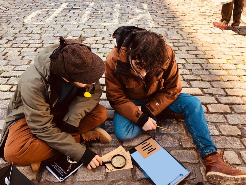 Edinburgh: Private Sherlock Holmes Adventure Tour Challenge - Who will enjoy this most