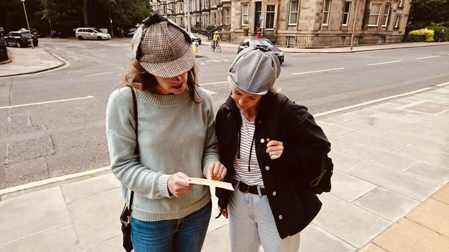 Edinburgh: Private Sherlock Holmes Adventure Tour Challenge - St Andrews Square and the first clues