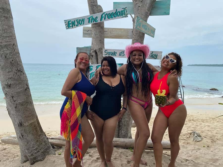 Enjoy the beach at Barú: Aviary + bioluminescense plankton - What this Barú day trip is really like