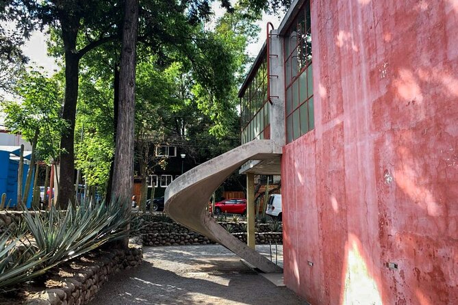 EXCLUSIVE TOUR Casa Estudio Frida Kahlo-Diego Rivera Small Groups - Entering Diego Rivera’s working world