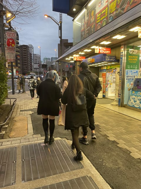 Expert Anime Guide in Akihabara with a maid witch - Key points to know before booking