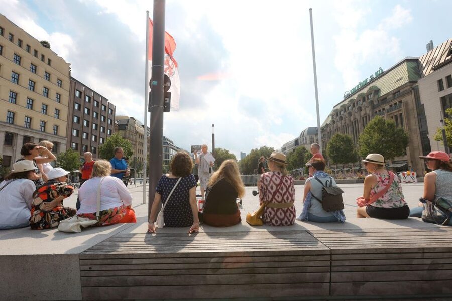 Filmtour Düsseldorf: From Hollywood to Netflix - Old Town Hall and Düsseldorf’s film past