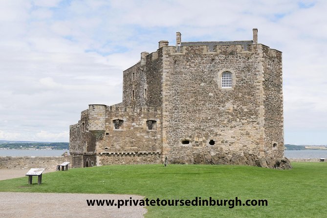 Five Outlander locations , Outlander film locations tour - Culross: Cranesmuir in a real old village